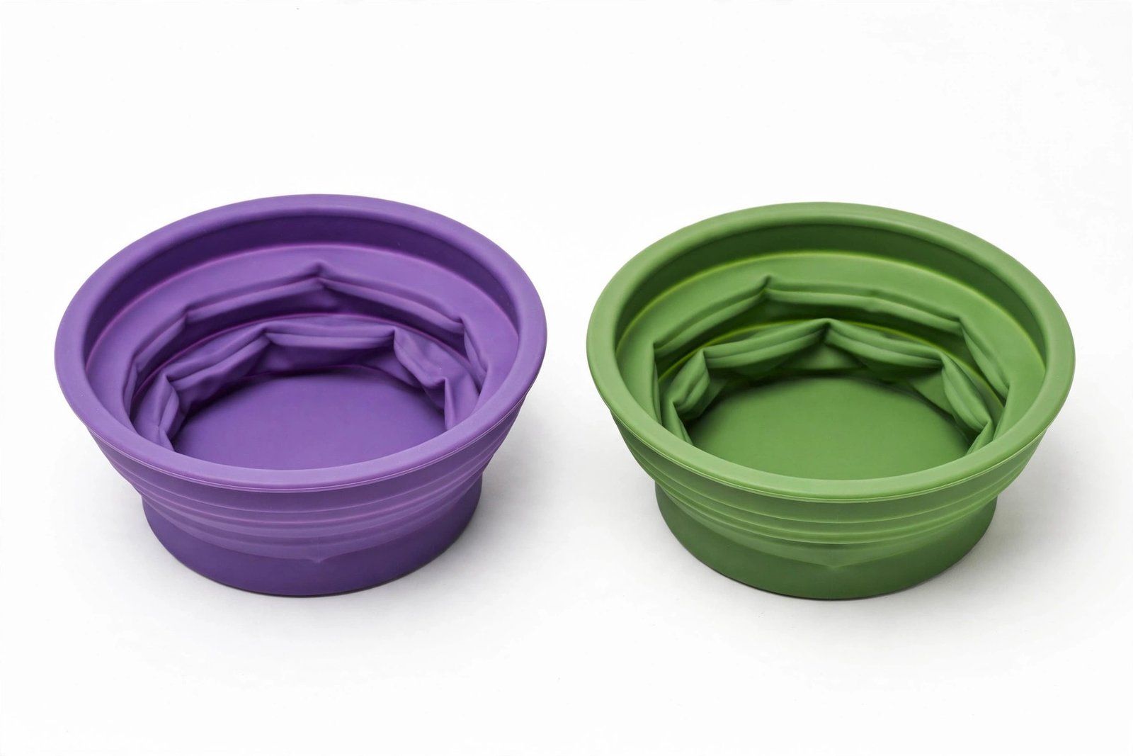 IDEGG Portable Silicone Pet Bowl set of 2, 5-inch foldable expandable travel bowls in purple and green